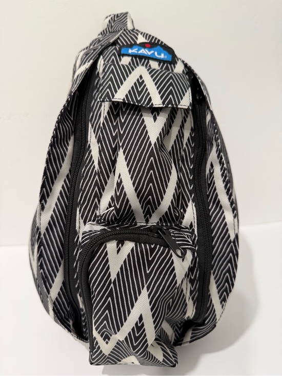 Kavu Handbags - Kavu Mini Rope Sling Black White Zig Zag - 2 Side Pockets + Front Cell Pockets